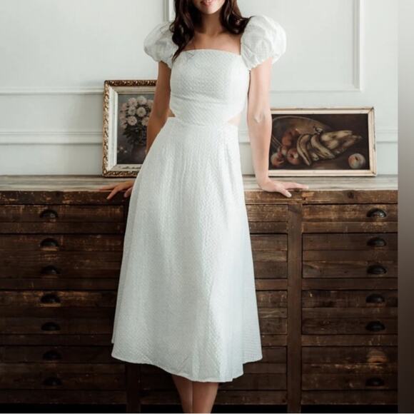 Elliatt White Midi Dress - Picture 2 of 15